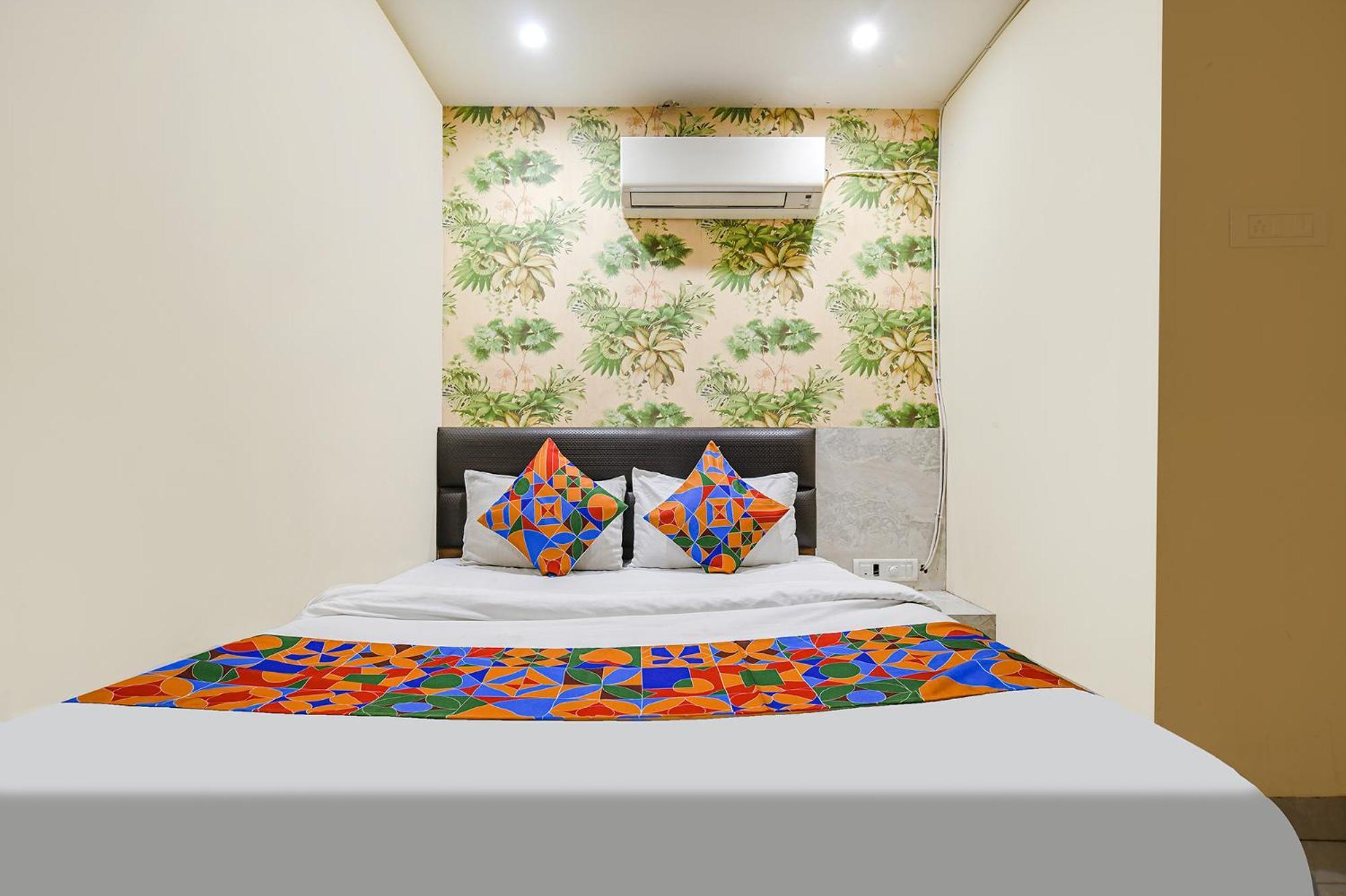 Fabhotel Shivam Palace- Near Mahakal Mandir Ujjain Exterior foto