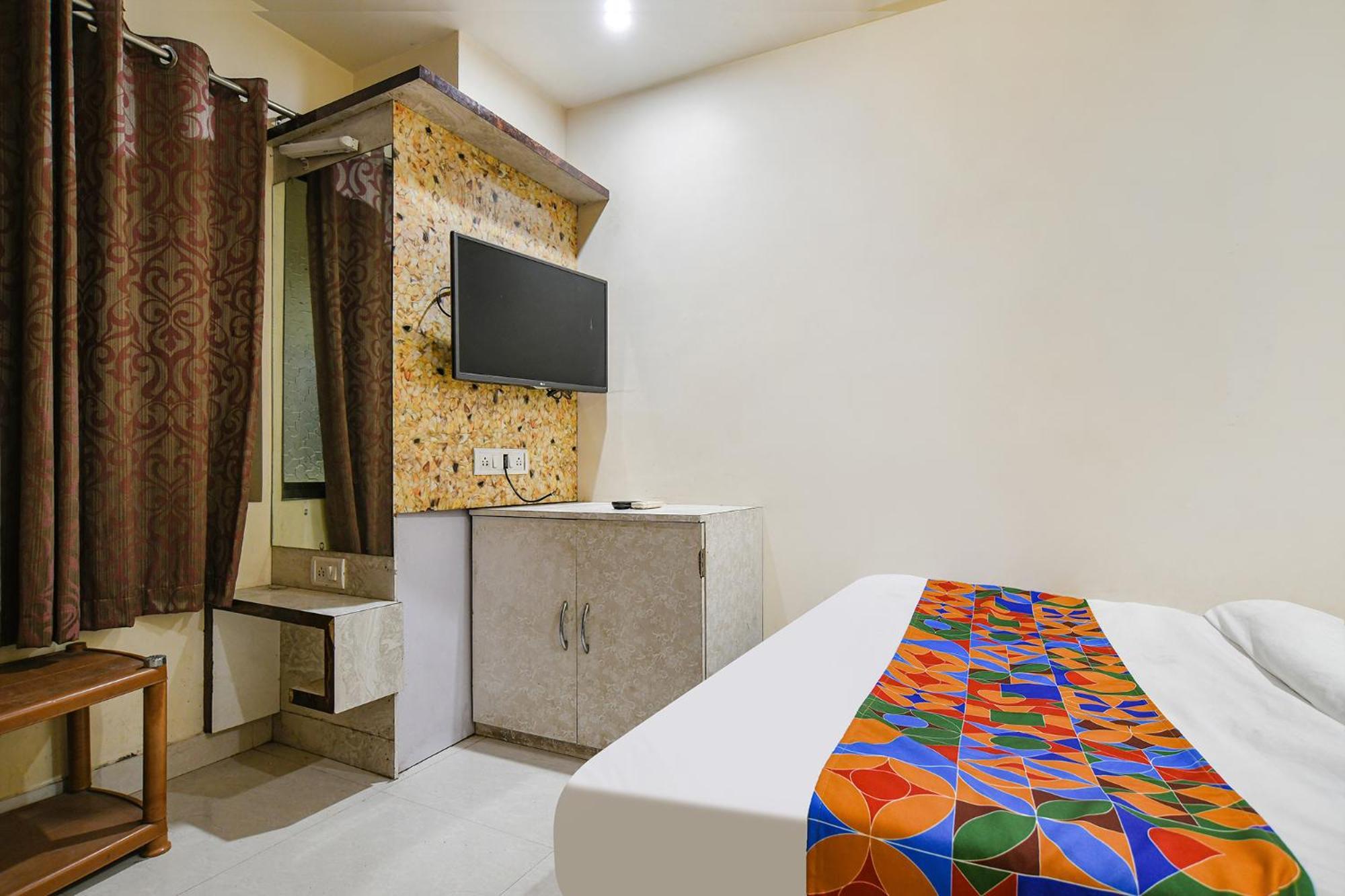 Fabhotel Shivam Palace- Near Mahakal Mandir Ujjain Exterior foto