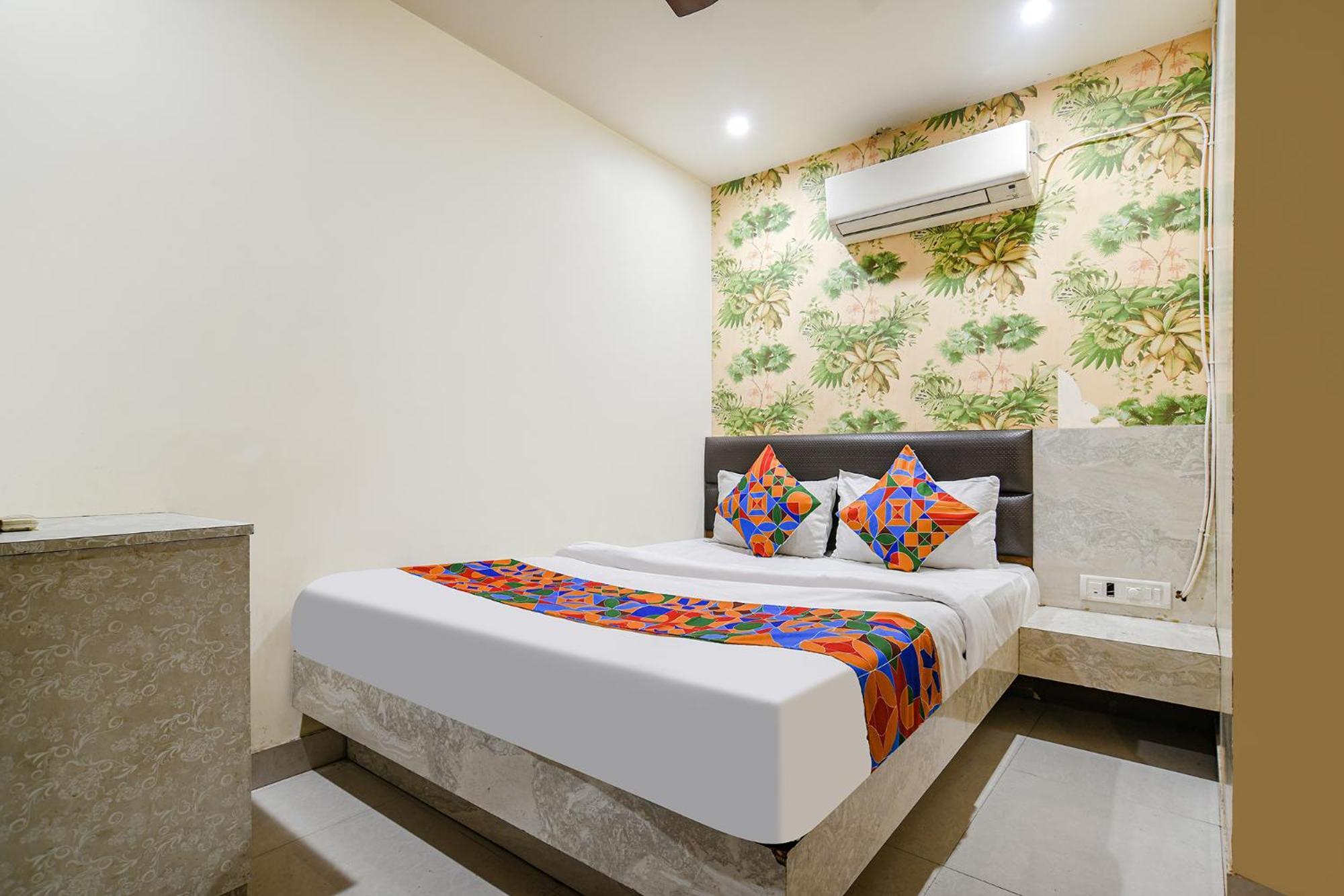 Fabhotel Shivam Palace- Near Mahakal Mandir Ujjain Exterior foto